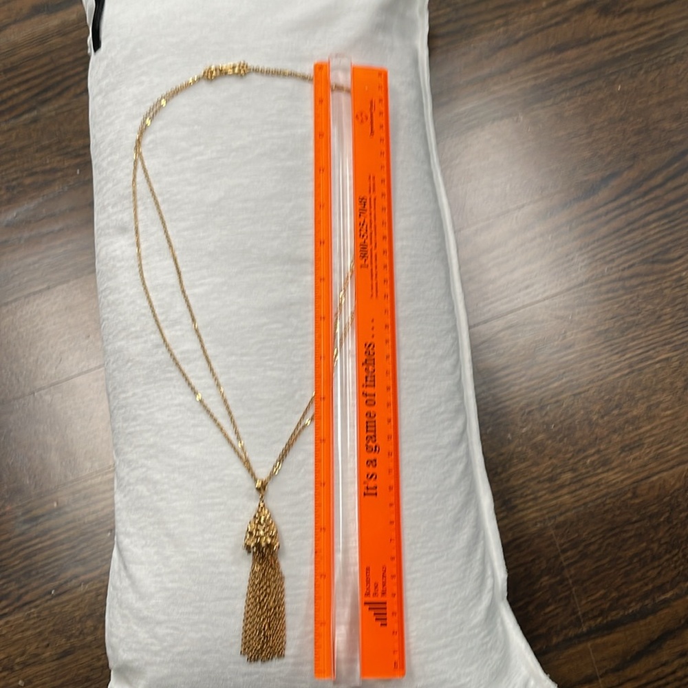 Vintage from late 60s early 70s Monet tassel necklace gold tone/new condition28” - Picture 3 of 14